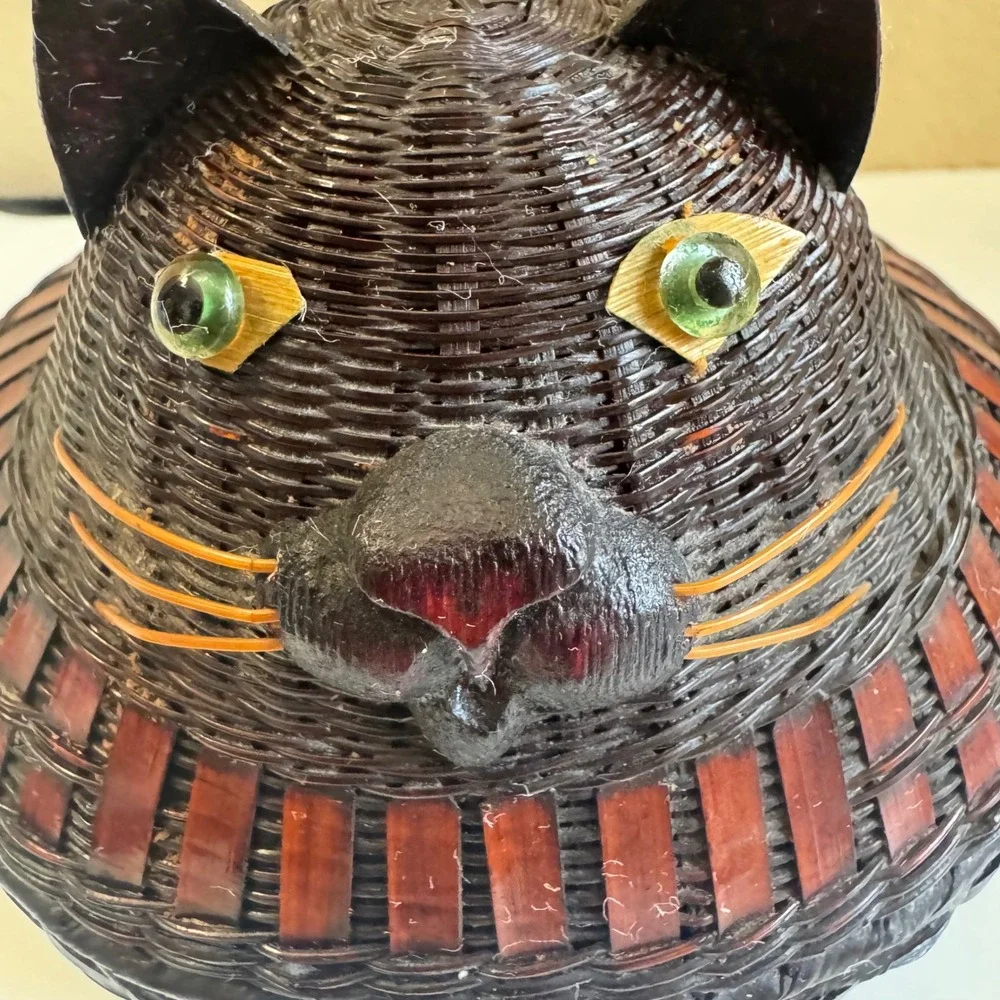 Vintage Woven Wicker Cat Basket with Lid Decorative Feline Trinket Box Brown